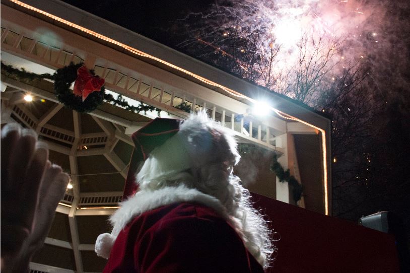 Mundelein Lights Up The Holiday Season With A Bang