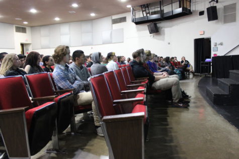 English classes enjoy entertainment: Students from English courses and electives were welcome to attend the speaking event with their class during first and second period. Lange also held a creative writing workshop, titled “Writing with Voice”, during third period.