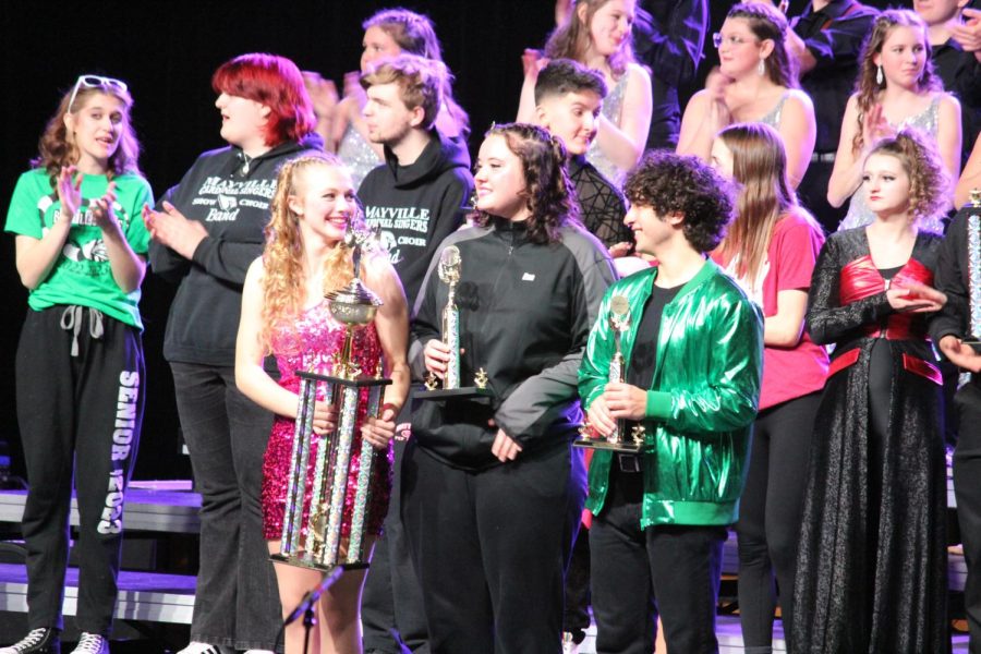 Seniors+Hadyn+Nuttall%2C+Eva+Pechtl%2C+and+Will+Gonzalez+during+Final+Awards+accept+Sound%E2%80%99s+trophies+for+Best+Vocals%2C+Best+Choreography%2C+and+Grand+Champions.